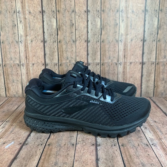 solid black brooks shoes